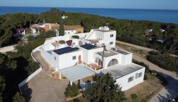 Resa Estates Ibiza spanish huis villa te koop sale main house zwembad strand pool 1.JPG